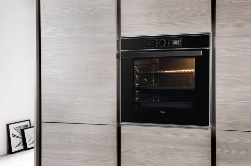 Ugradbena pećnica Whirlpool AKZM8480NB slika 01